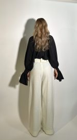 Pantaloni a vita alta color panna a gamba ampia con strass finitura testurizzata caratterizzati da righe verticali. Taglia S Taglia M