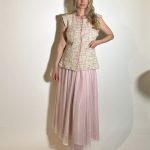 Gonna lunghezza caviglie plissettata elastico in vita abbinamento perfetto blazer maniche corte per una eleganza raffinata. Composizione 79%co21%pl